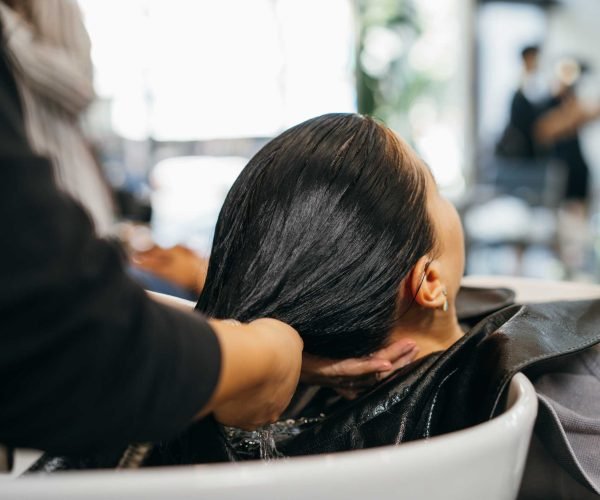 hairdresser-washing-hair-of-customer-2025-01-29-06-04-15-utc.jpg